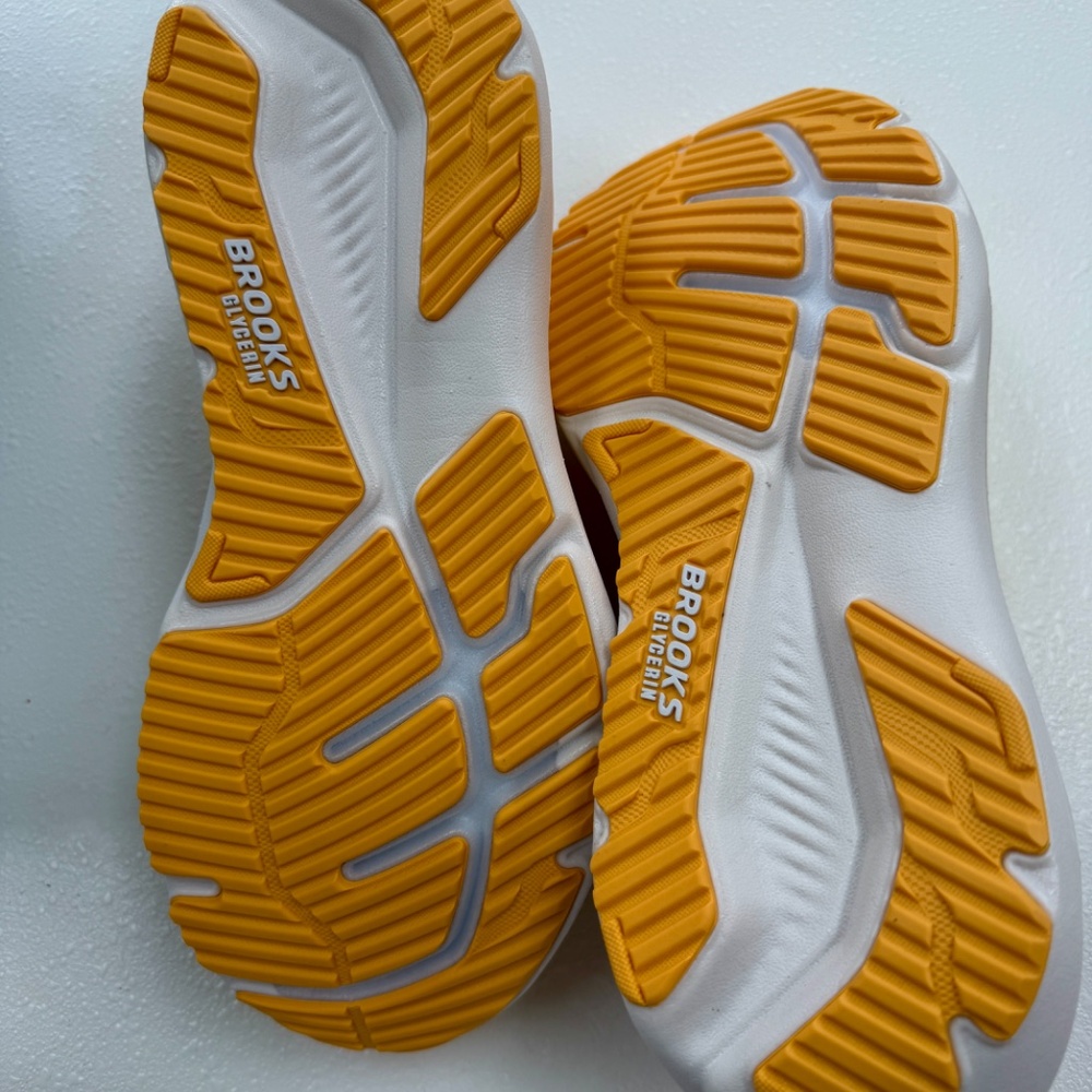 Brooks runDisney Belle Running Shoe - Picture 4 of 4